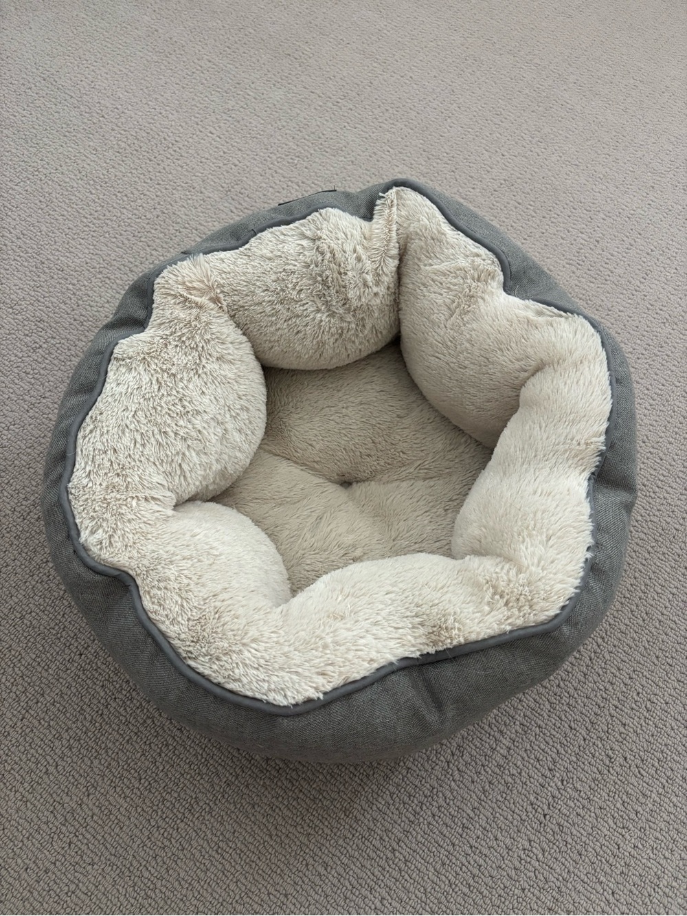 Plush Round Cat / Small Dog Bed in Cream and Gray